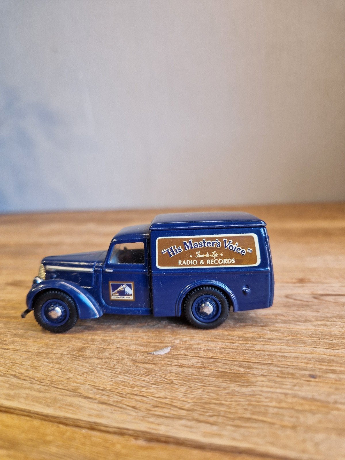 Matchbox Dinky 1/43 commer ctw van His master's voice, Enlèvement ou Envoi, Matchbox