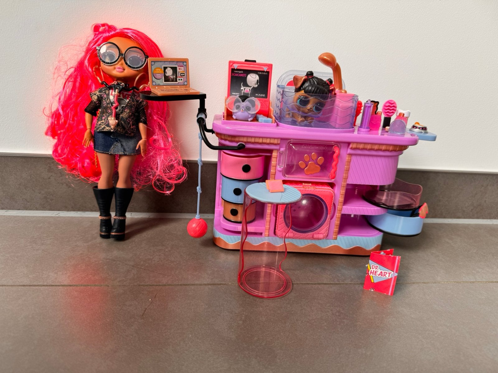 Lol Pop Surprise OMG Dr Heart Dierenartspraktijk, Enlèvement ou Envoi, Comme neuf, Autres types
