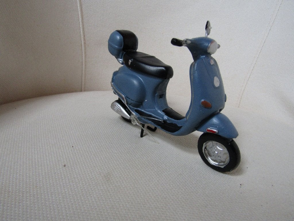 Magnifique  Scooter type Vespa / Piaggio, modèle réduit, Enlèvement ou Envoi