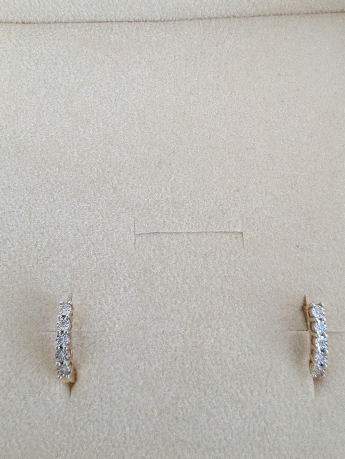 Gouden oorstekers met diamanten, Handtassen en Accessoires, Oorbellen, Ophalen, Geel, Nieuw, Met edelsteen