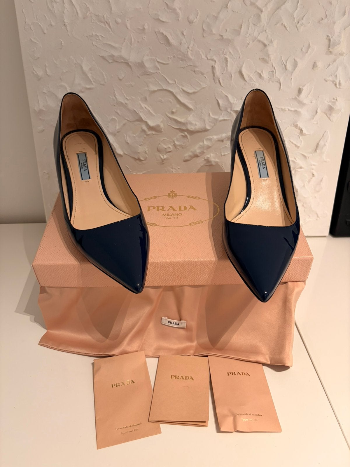 Blauwe laklederen pumps prada made in italy, Kleding | Dames, Schoenen, Pumps, Gedragen, Verzenden, Blauw