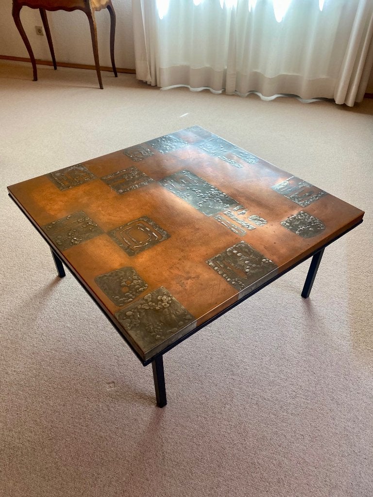 Rare table basse en cuivre repoussé, années 1950., Enlèvement
