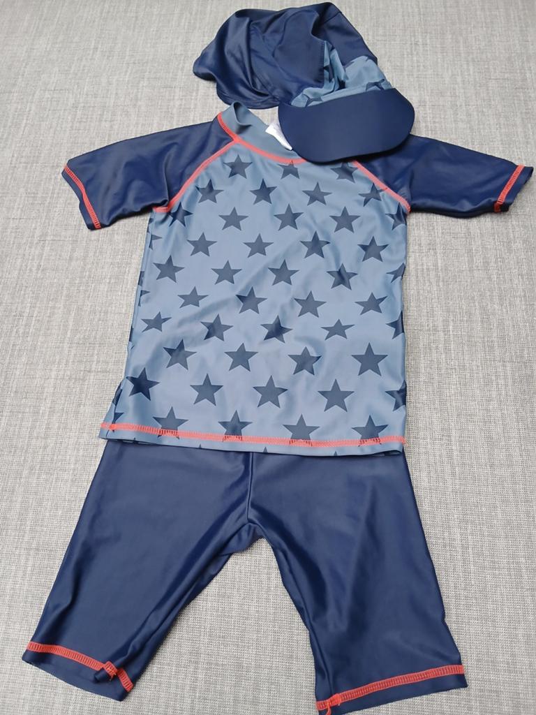 Zwembroek, tshirt en petje 98-104, Ophalen, Zo goed als nieuw, Jongen, Sport- of Zwemkleding