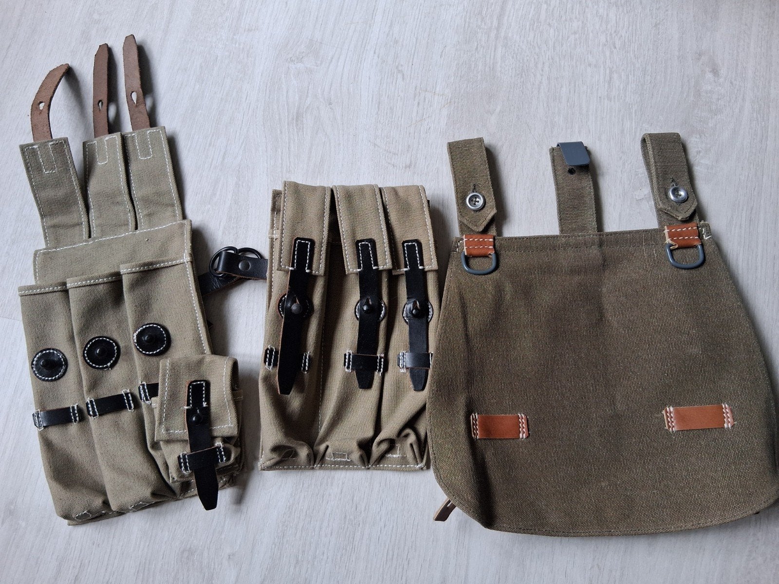 lotje Duits repro, MP40 tassen + broodzak, Verzamelen, Militaria | Tweede Wereldoorlog, Ophalen of Verzenden