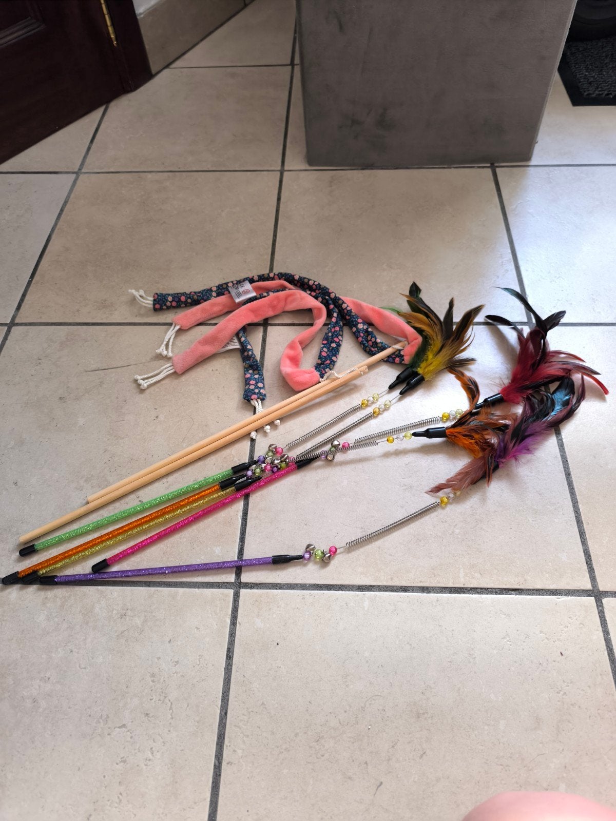 Jouets pour chats + panier + griffoir, Animaux & Accessoires, Accessoires pour chats, Enlèvement