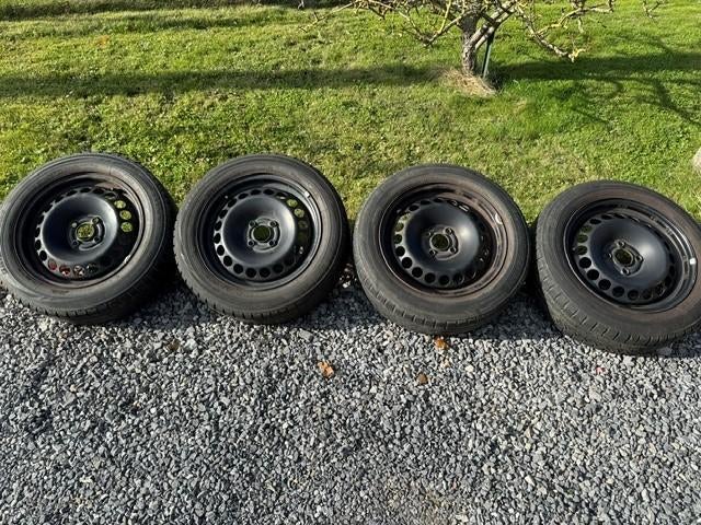 Jantes Opel Corsa E  4 x 100  15 pouces  Pneu185/60R15, 15 pouces, Pneus et Jantes, Pneus hiver, Véhicule de tourisme