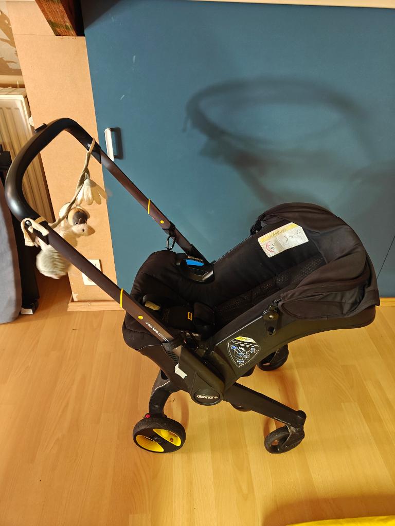Doona autostoel met Isofix en accessoires, Kinderen en Baby's, Autostoeltjes, Gebruikt, Isofix, Ophalen, 0 t/m 10 kg