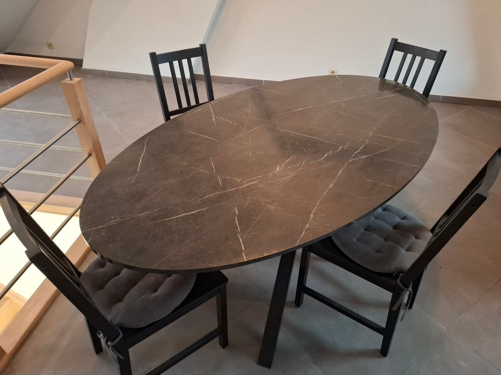 Table + 4 chaises, Maison & Meubles, Tables | Tables mange-debout