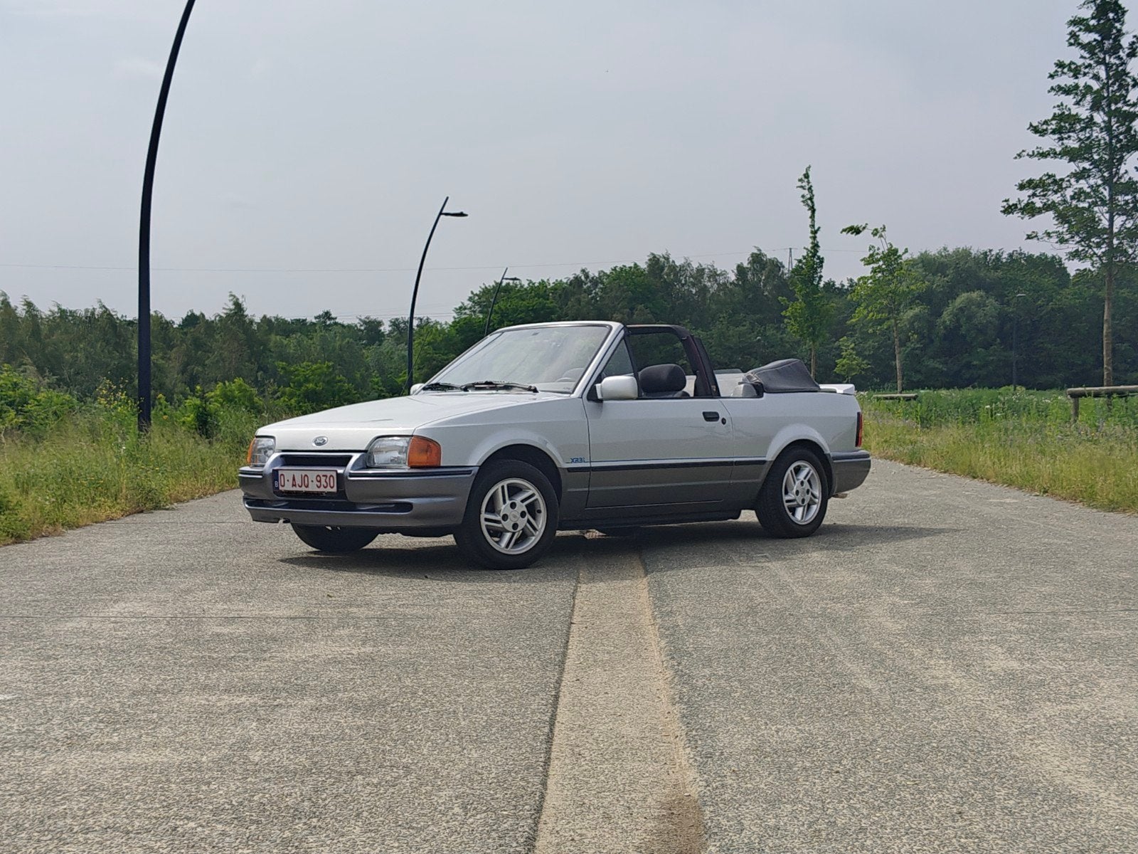 Ford Escort XR3I Cabrio 1.6l 1988 (ROESTVRIJ), Autos, Cabriolet, Boîte manuelle, Ford, 3 portes