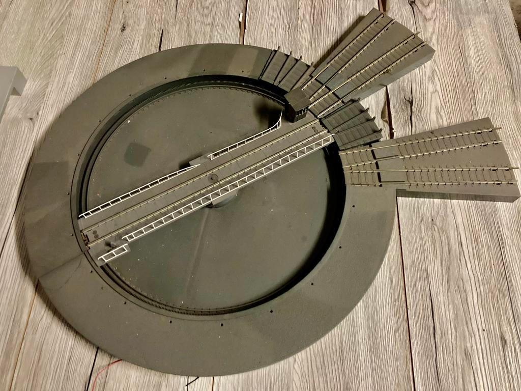 Jouef HO draaischijf en brug met locomotiefloods, Ophalen of Verzenden, Jouef