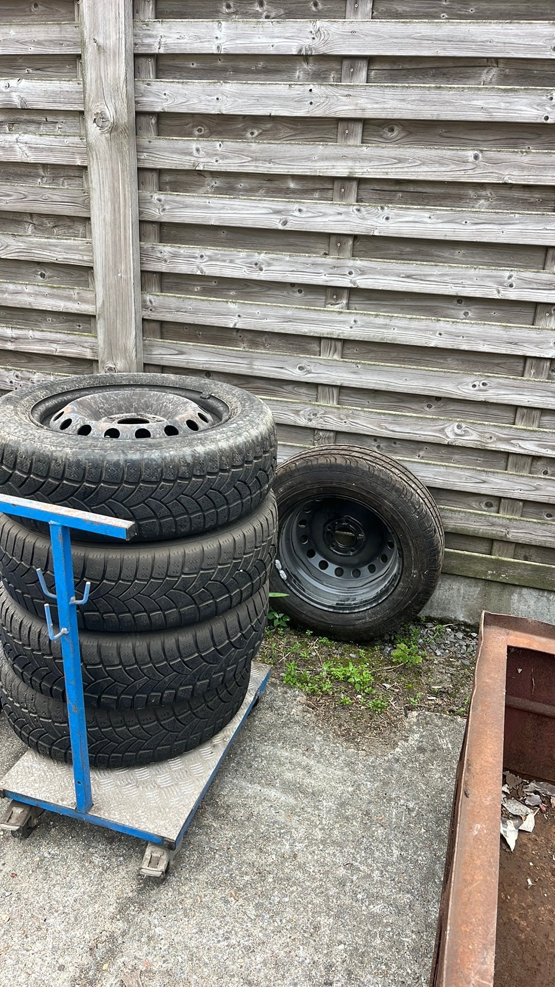 Set van 4(5) winterbanden C voir camionette, Ophalen, Zo goed als nieuw