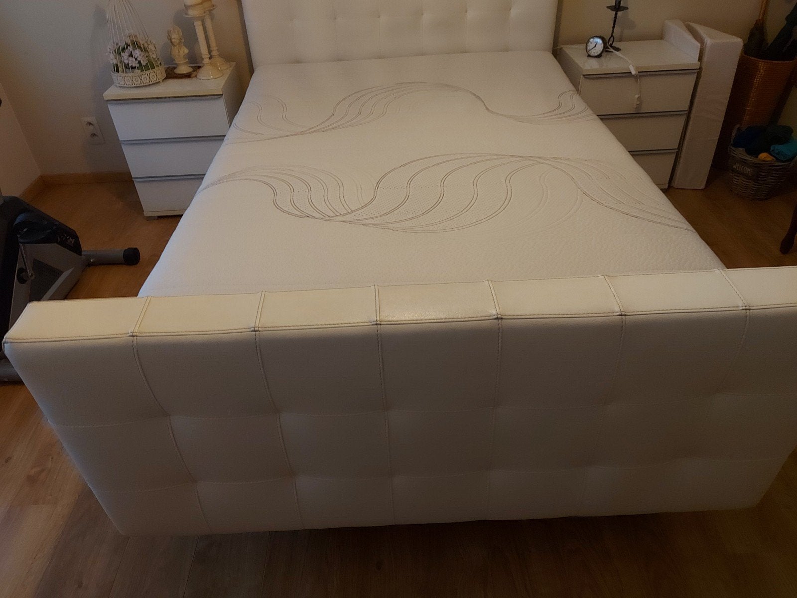 Nouveau Boxspring avec tables de chevet assorties, Queen size, Enlèvement, 200 cm, Blanc
