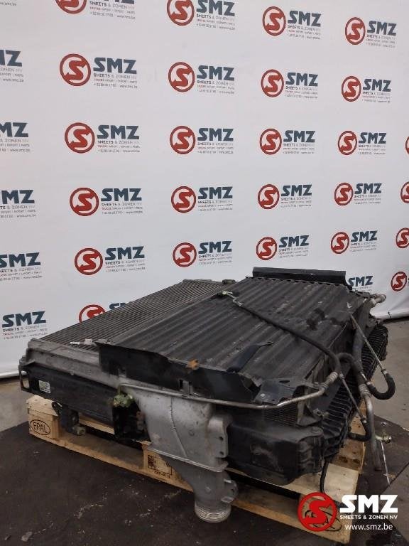 Occ radiateur Mercedes Actros MP4 A9605002701, Utilisé, Mercedes-Benz, Moteur et Accessoires