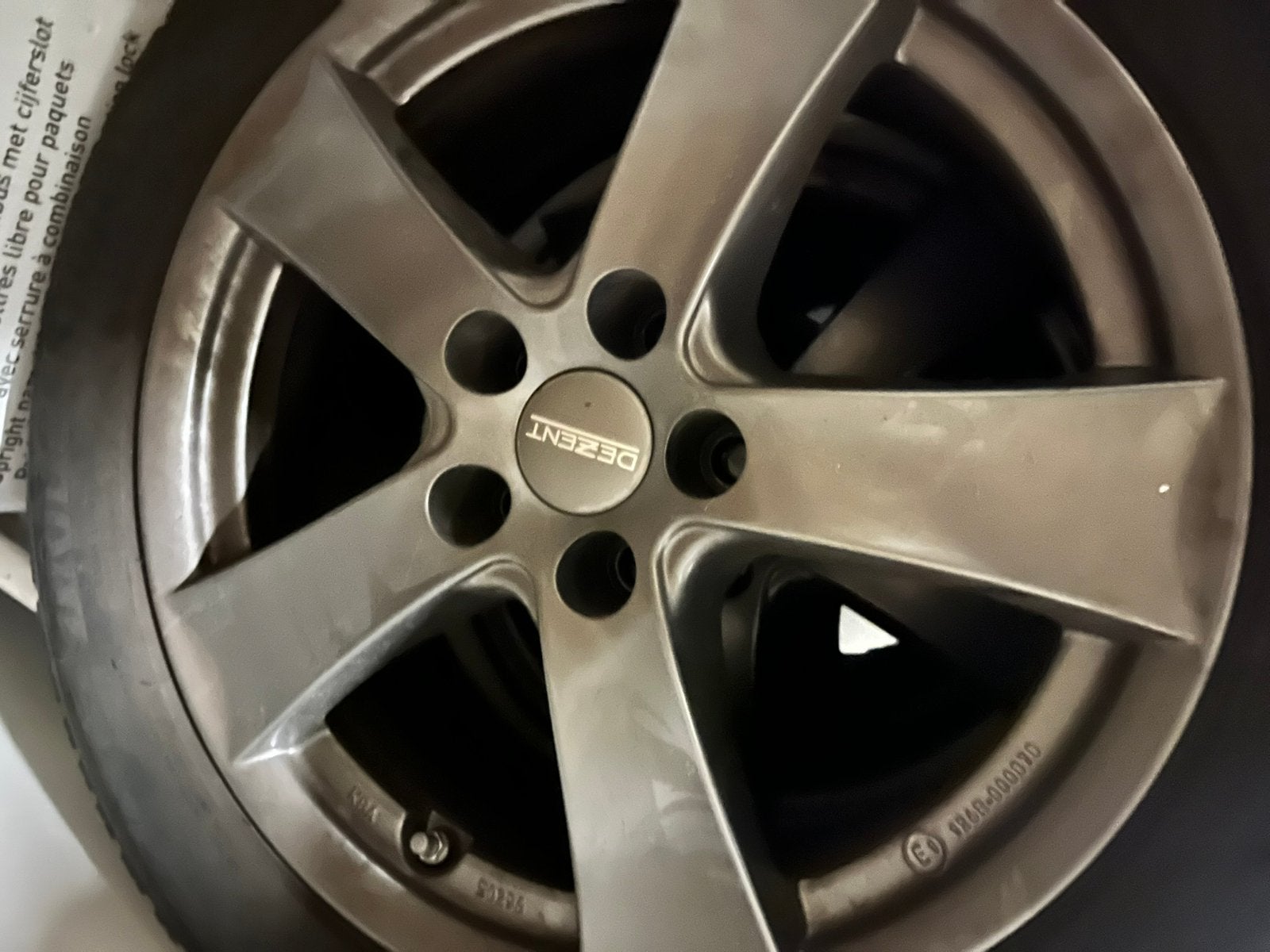 Dezent velgen en winterbanden 215 R 5517, Auto-onderdelen, Ophalen, Band(en)
