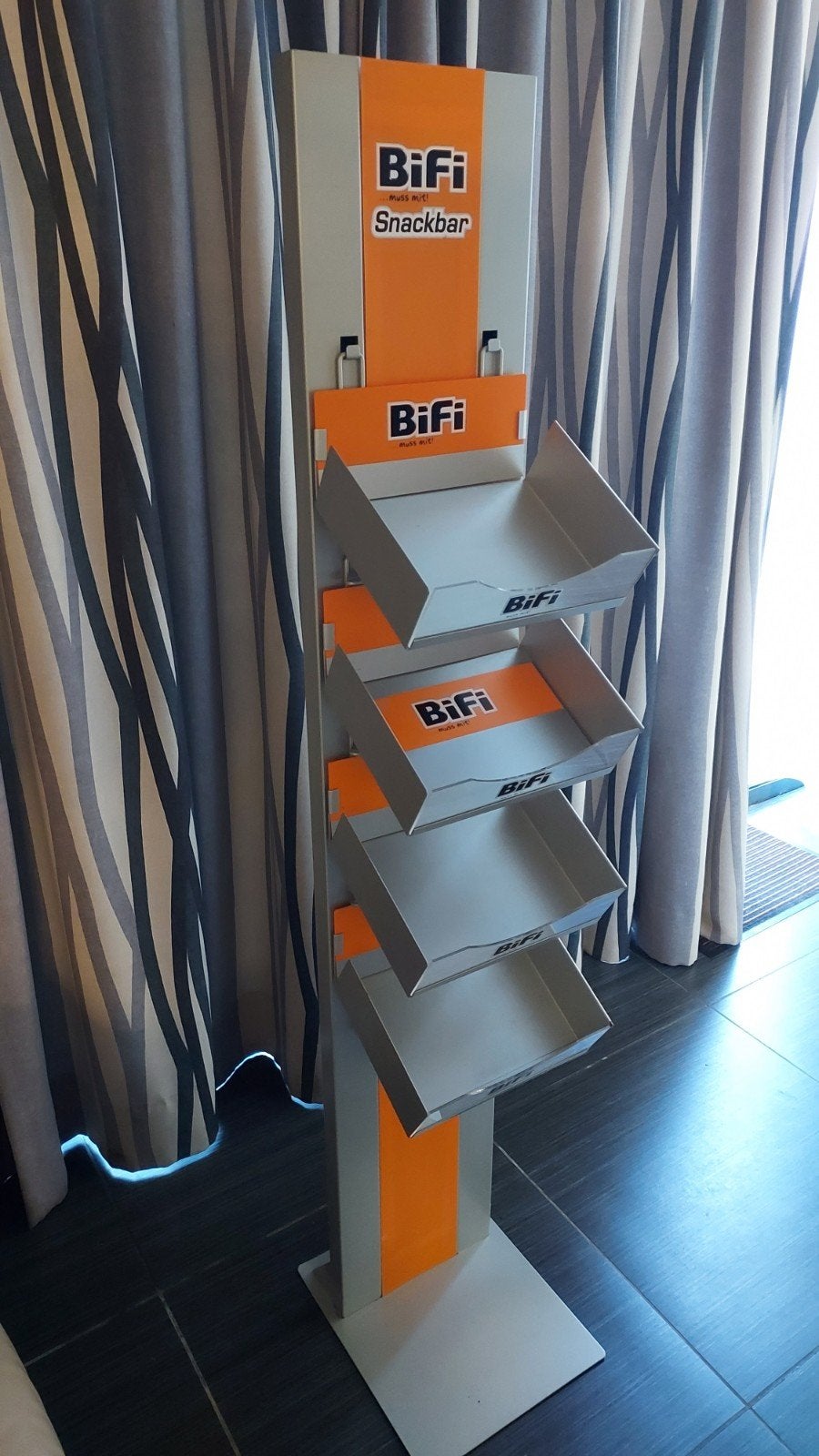Bifi uitstalrek, Enlèvement