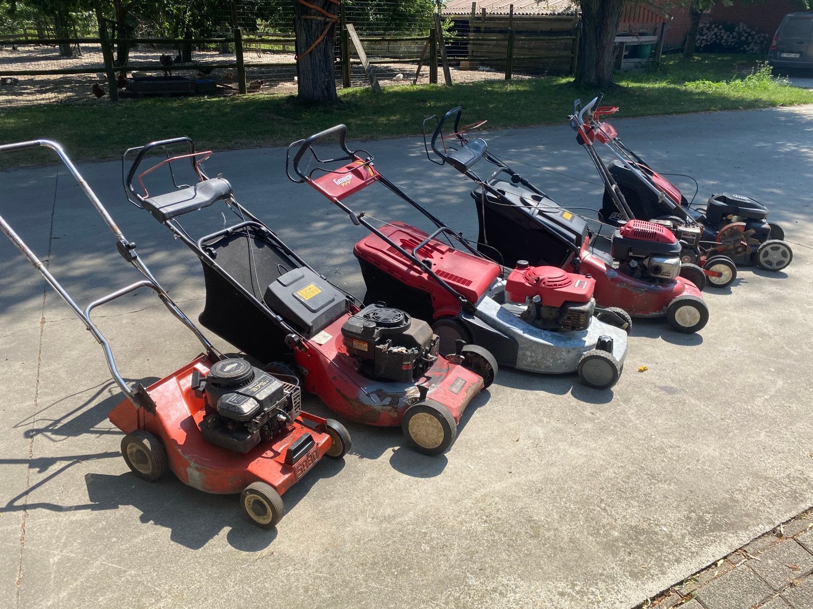 lot grasmaaiers Benzine, Ophalen, Zo goed als nieuw