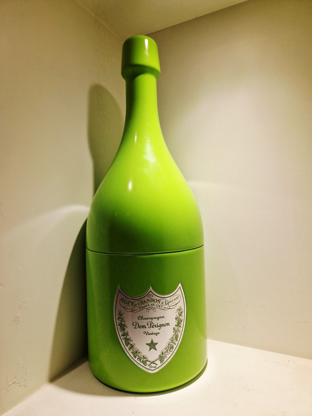 Marc Newson Dom Pérignon, Ophalen, Champagne