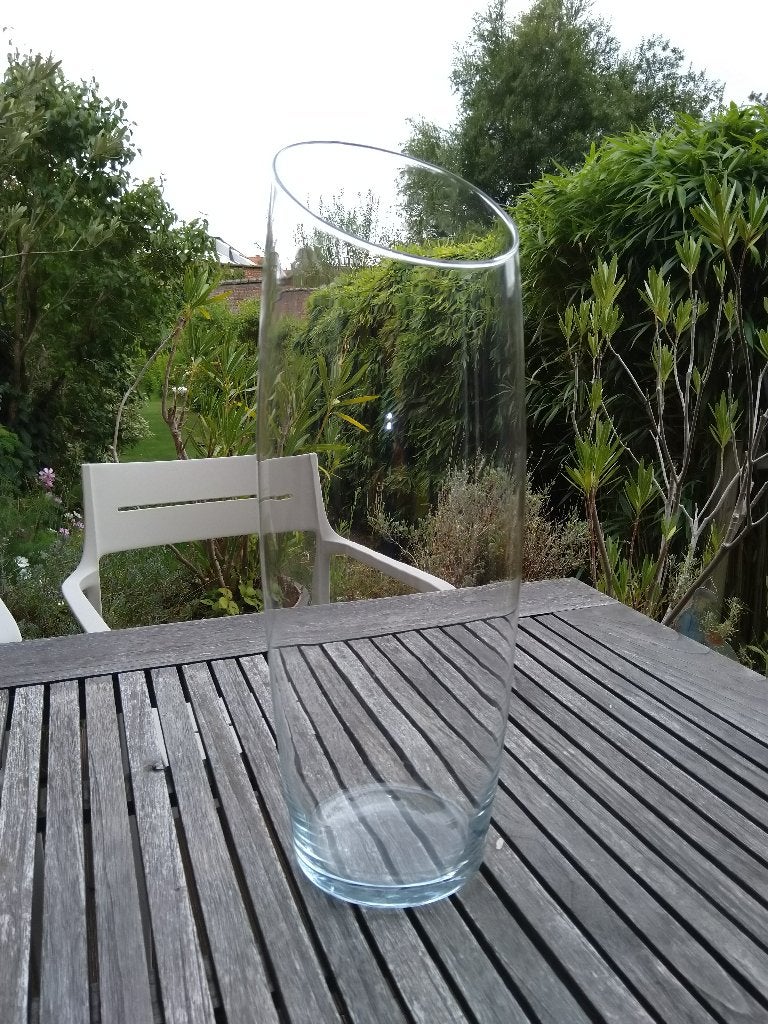 Mooie Vaas van 33 cm Hoog vooraan En Achteraan 40 cm., Huis en Inrichting, Ophalen, Transparant, 33 cm, Glas
