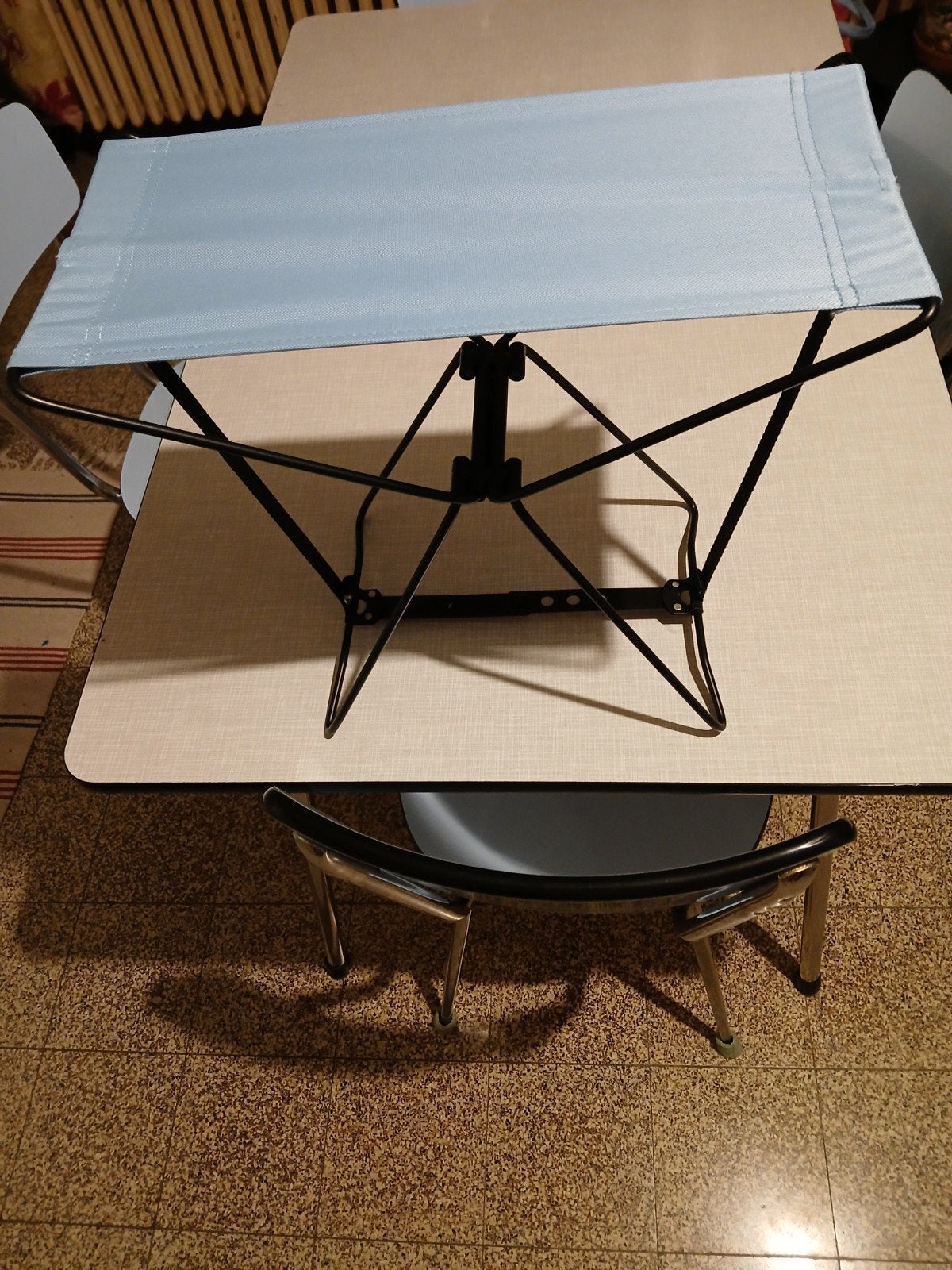 Tabouret., Enlèvement