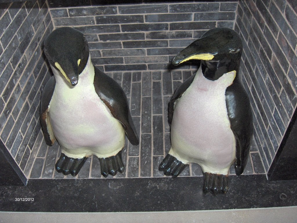 2 pinguins - keramiek - levensgroot, Ophalen of Verzenden, Zo goed als nieuw