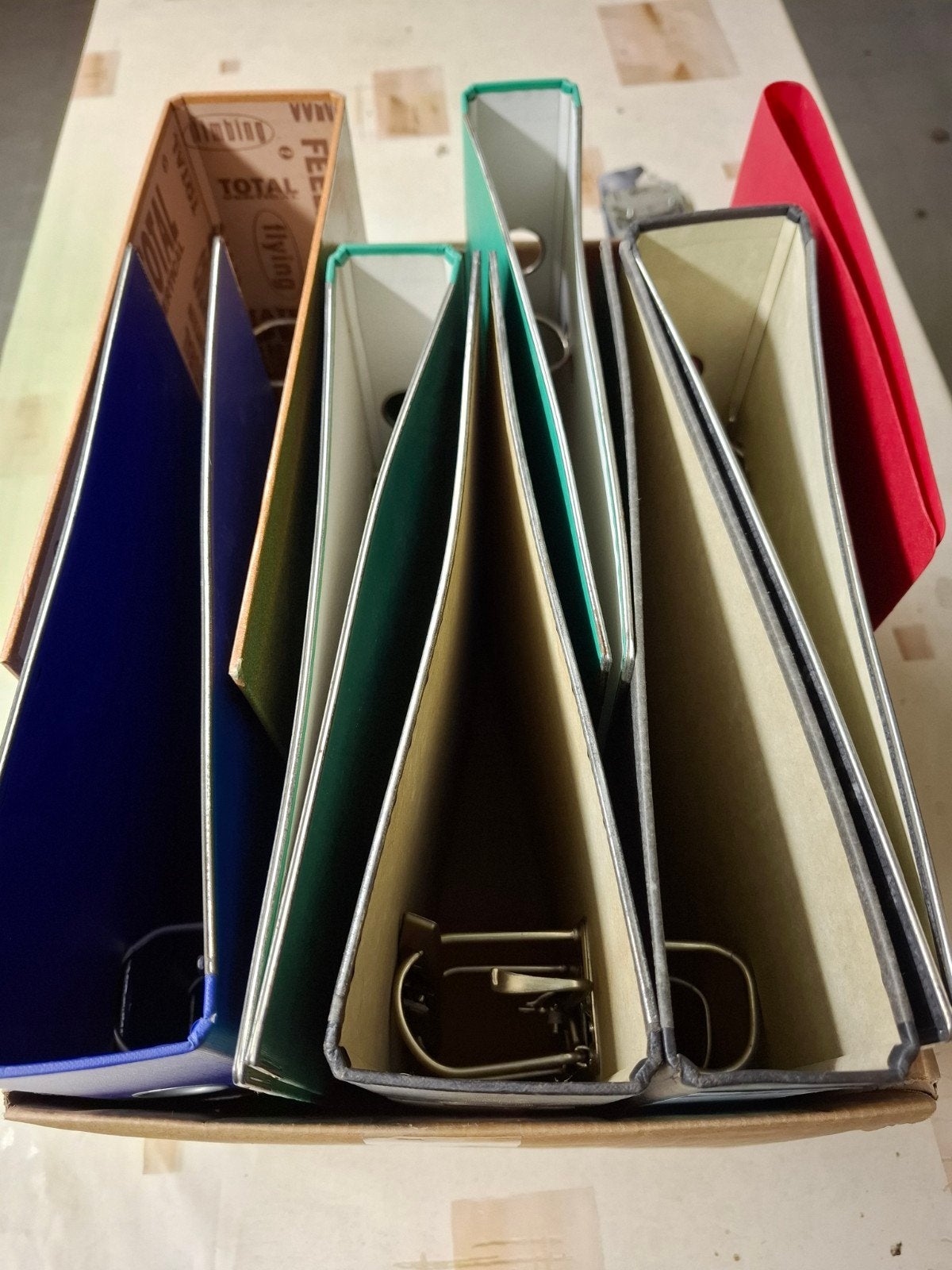 Doos met verschillende mappen, Ophalen