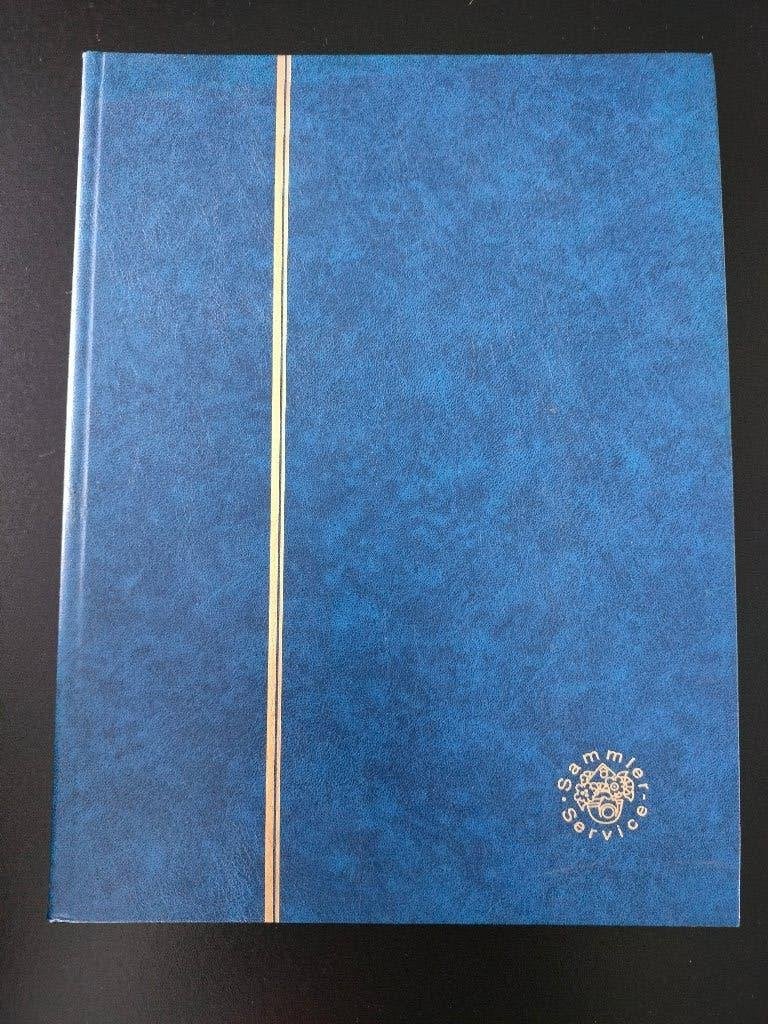 blauw postzegelalbum met 32 zwarte pagina's (leeg), Ophalen of Verzenden, Verzamelalbum