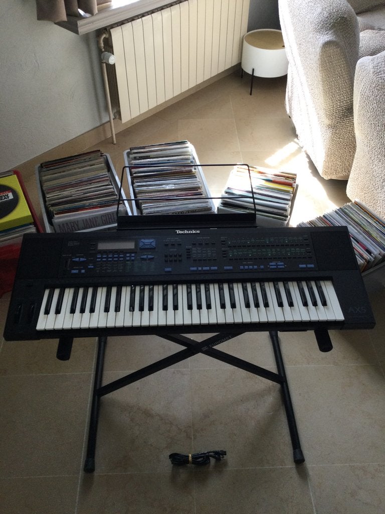 Technics synthesizer, Met koffer of flightcase, 61 toetsen, Zo goed als nieuw, Ophalen