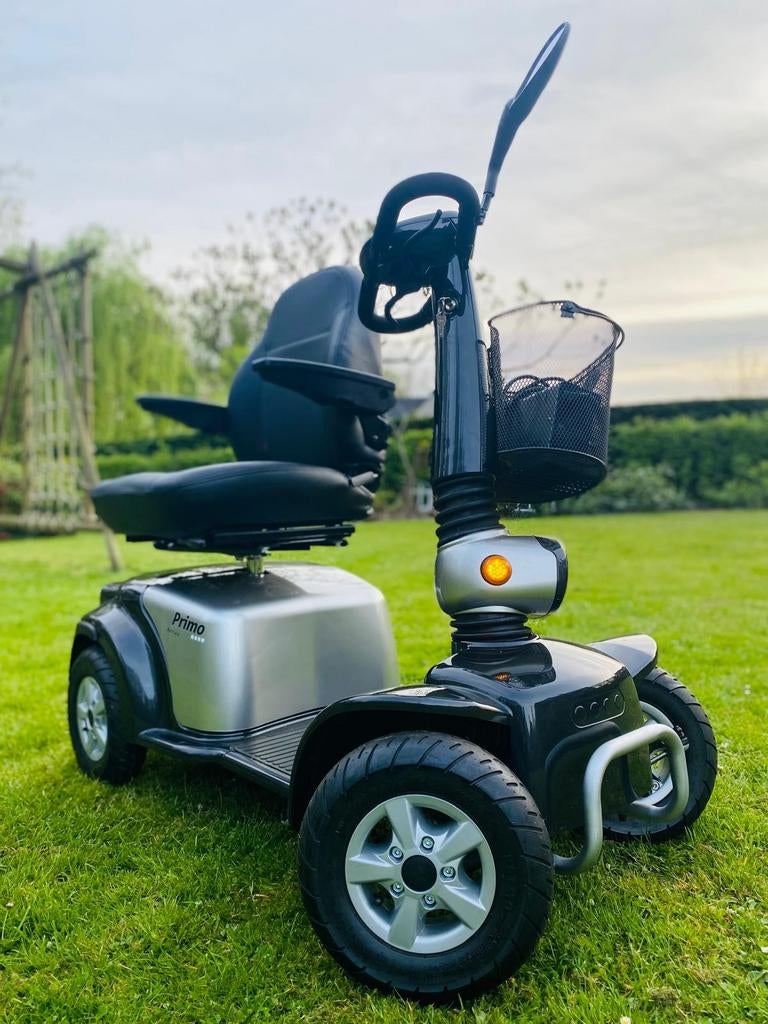 L&M primo Scootmobiel nieuw accu's meer info 0488826971, Diversen, Ophalen of Verzenden, Inklapbaar, Zo goed als nieuw, Elektrische rolstoel