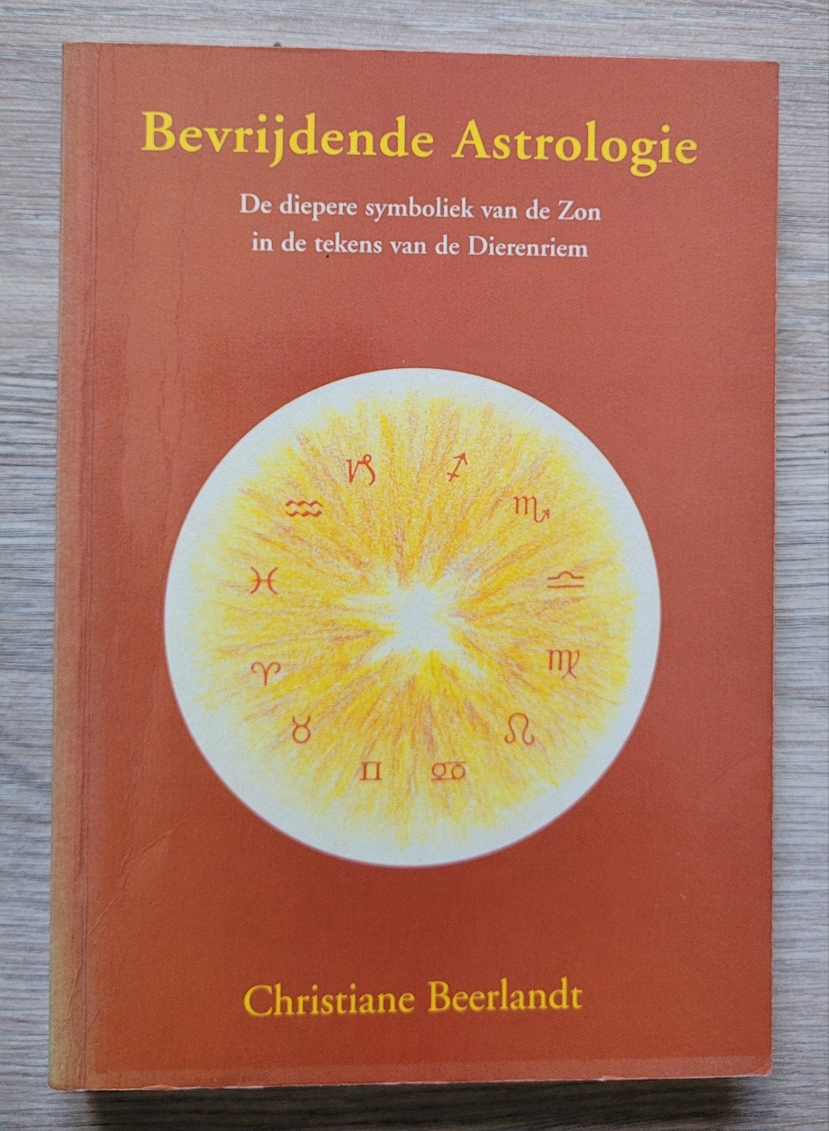 Christiane Beerlandt - Bevrijdende astrologie, Boeken, Ophalen of Verzenden, Zo goed als nieuw, Christiane Beerlandt, Astrologie