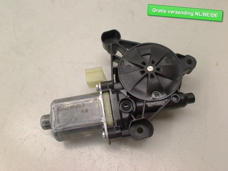 MOTEUR LEVE VITRE ELECTRIQUE AVANT DROIT Audi (5Q0959802B), Auto-Union-Straße  1,
85057  Ingolstadt, DE, Info@audi.de, Audi, Utilisé