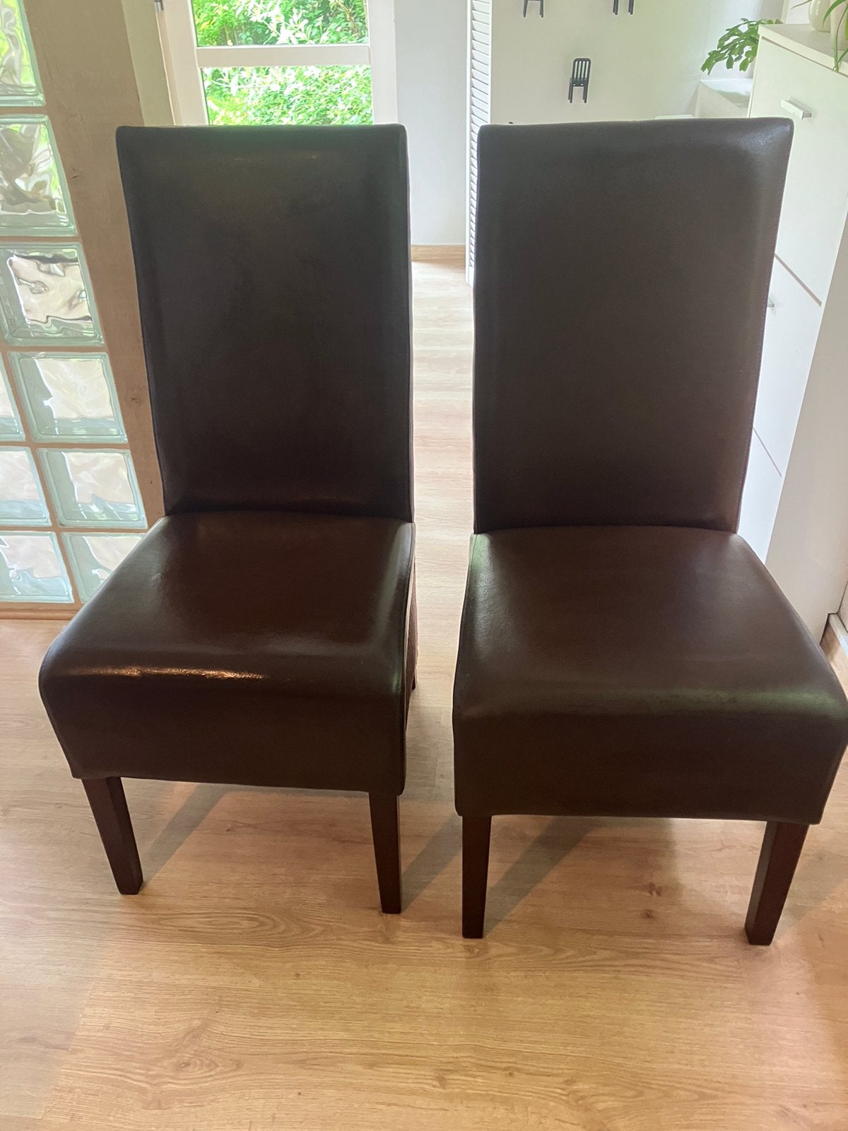 Lot de Deux chaises lloyd Loom bois/osier/cuir, Enlèvement, Comme neuf, Bois, Deux