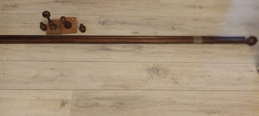 2 voleiken gordijnroedes, Maison & Meubles, Ameublement | Rideaux & Stores à lamelles, Enlèvement, Utilisé, Brun, 200 cm ou plus