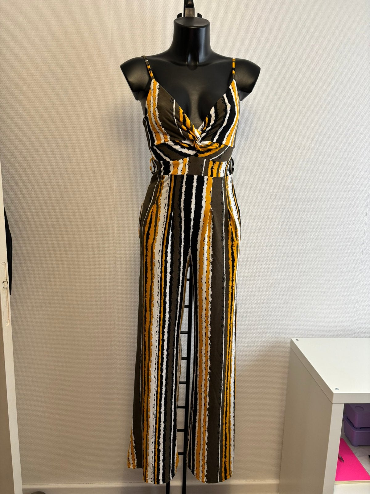 Broekpak Lees de beschrijving aandachtig!, Kleding | Dames, Jumpsuits, Ophalen of Verzenden, Zo goed als nieuw, Maat 36 (S), Geel