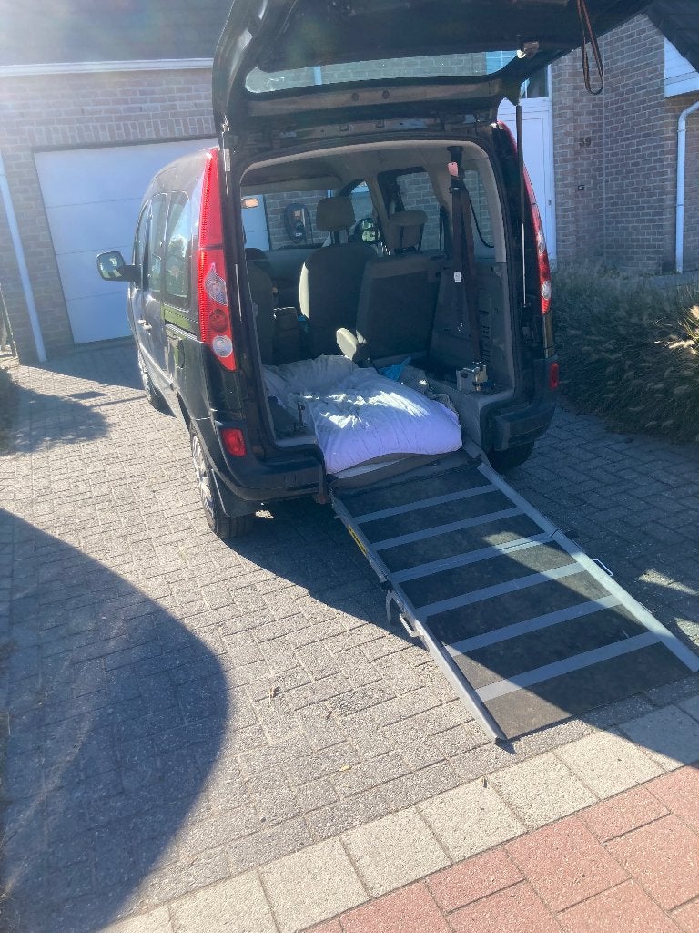 Renault Kangoo invaliden/honden wagen, Auto's, Voorwielaandrijving, 50 kW, 4 cilinders, Zwart