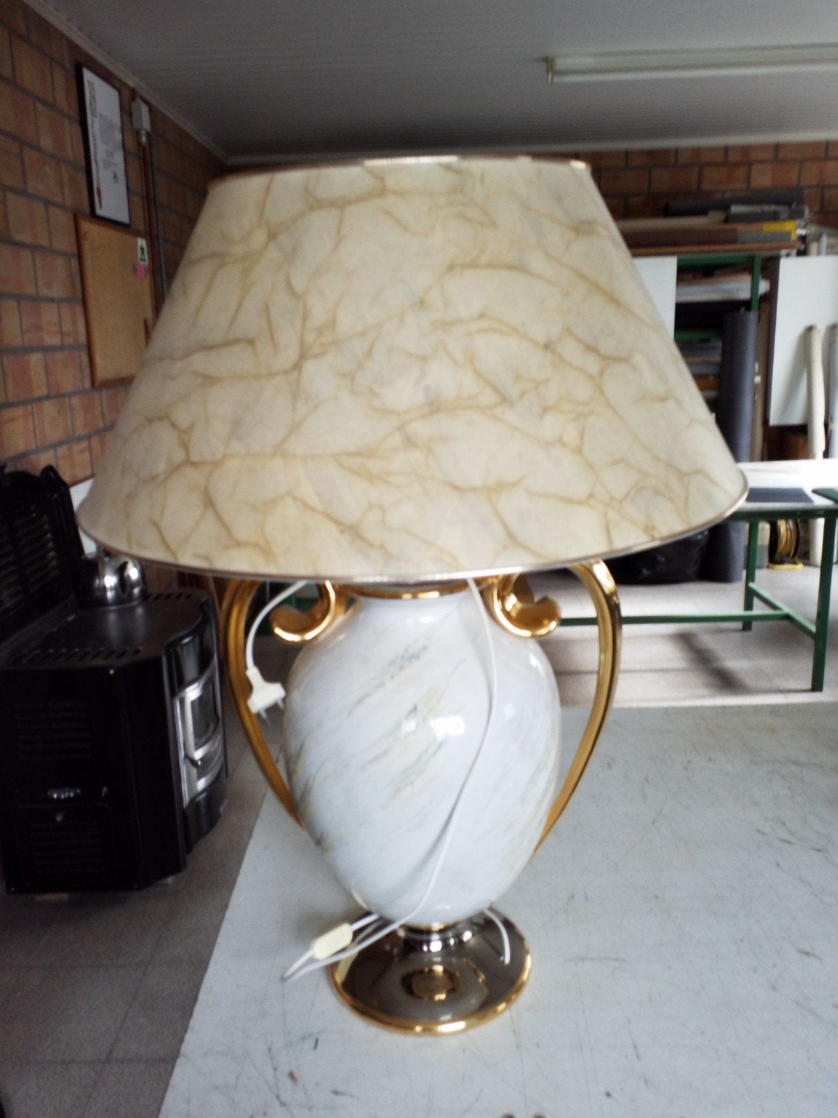Lampadaire 2 stuks italiaanse stijl ,hoogte  60 cm beige kap, Antiek en Kunst, Antiek | Porselein, Ophalen