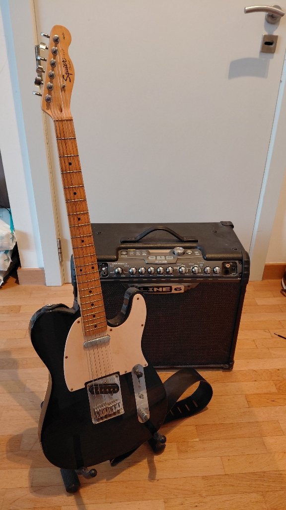 Krachtige Line 6 gitaarversterker + gitaar en accessoires, Muziek en Instrumenten, Ophalen, Gebruikt, Gitaar, 50 tot 100 watt