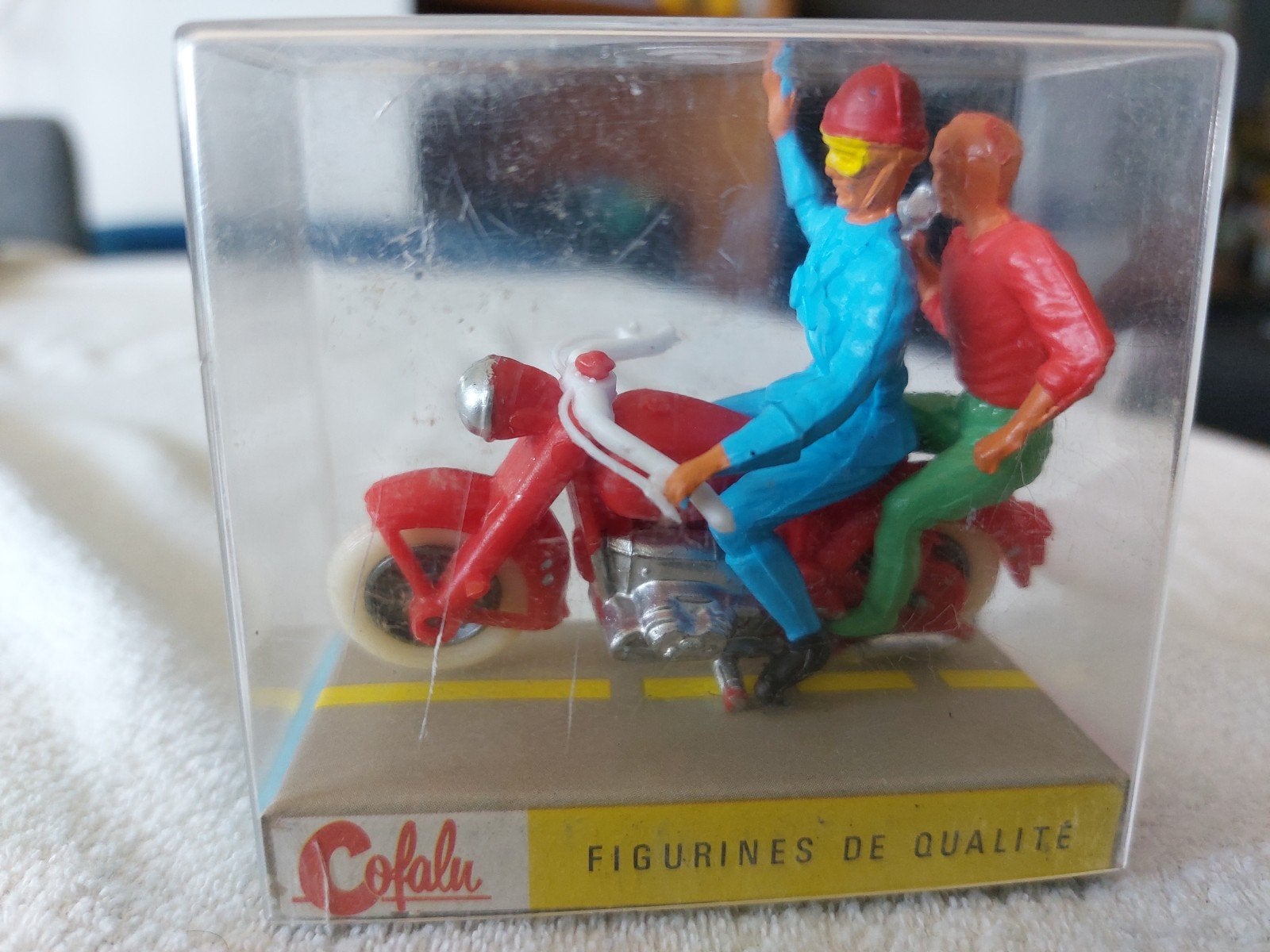 Volg moto Tour de France miniatuur wielrenners, Verzamelen, Verzenden