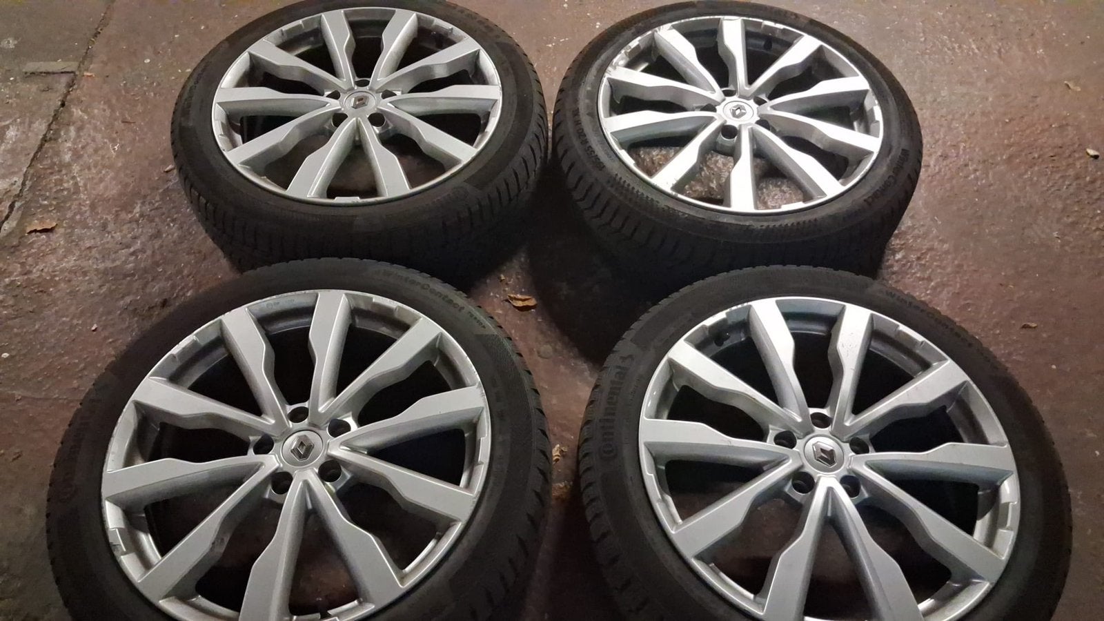 Originele Renault lichtmetalen velgen met winterbanden, Auto-onderdelen, Banden en Velgen, Band(en), Winterbanden, 17 inch, Ophalen