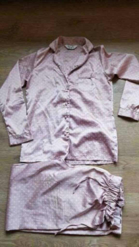 roze zijden pyjama maat XS Extra smal of 34 - 36, Kleding | Dames, Pyjama's, Ophalen of Verzenden, Gedragen, Maat 34 (XS) of kleiner