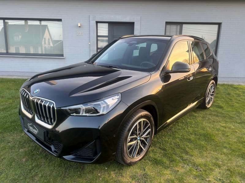 BMW X1 sDrive 18iA M-Sport LED/KeyLess/Camera/CarPlay/DAB/18, Auto's, Alcantara, Zwart, 5 deurs, 3 cilinders