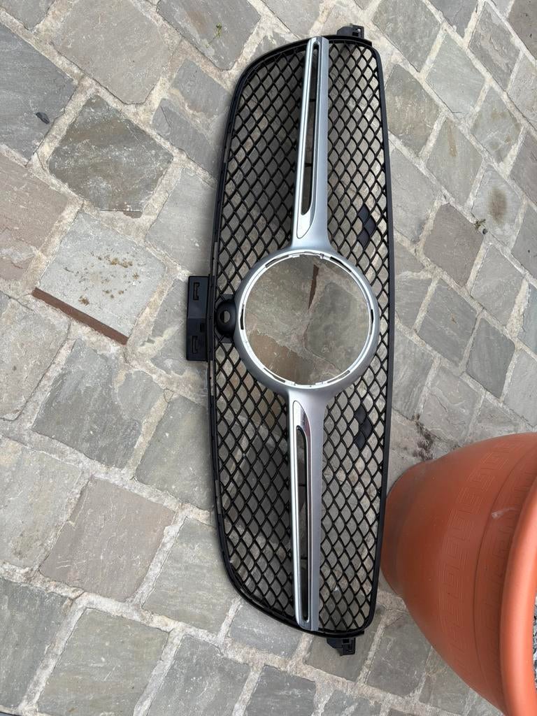Calandre Mercedes GLE, Ophalen
