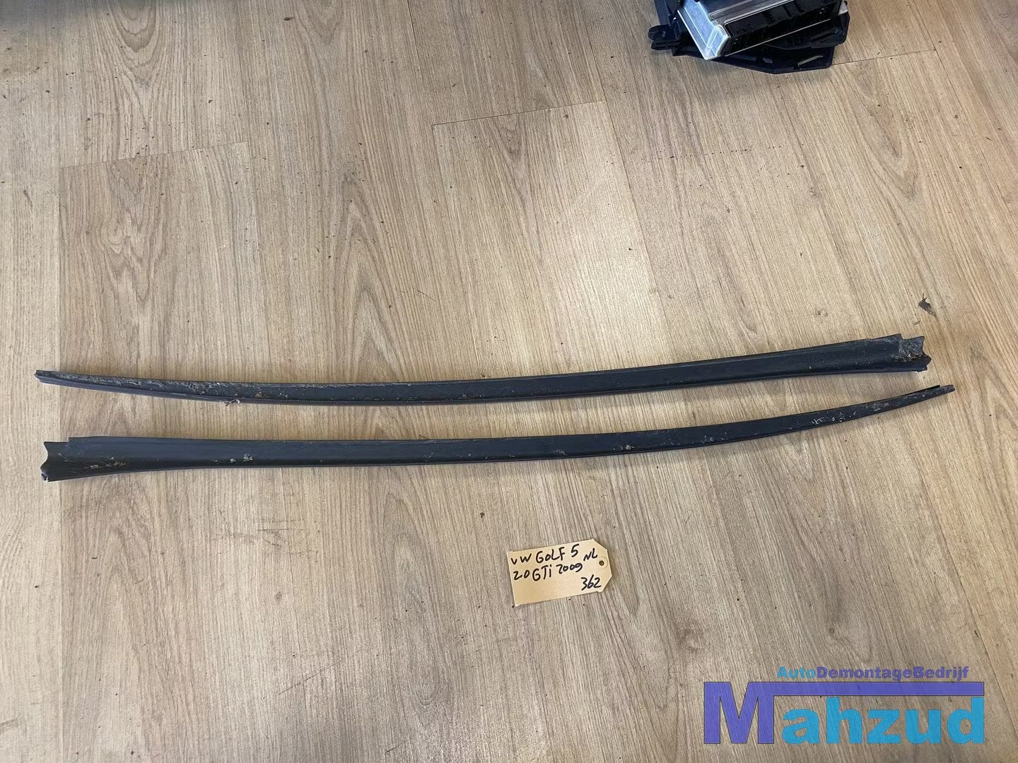 VW GOLF 5 Raamlijst raam strip lijst links rechts 2003-2009, Gebruikt, Volkswagen, Volkswagen AG, Vw@volkswagen.de