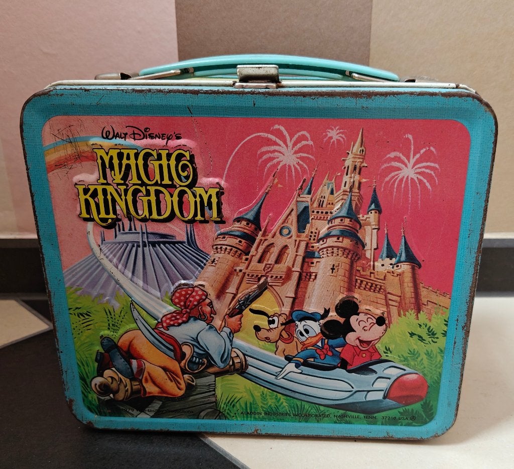 Walt Disney Le monde merveilleux Le petit monde magique, Collections, Disney, Utilisé, Enlèvement ou Envoi