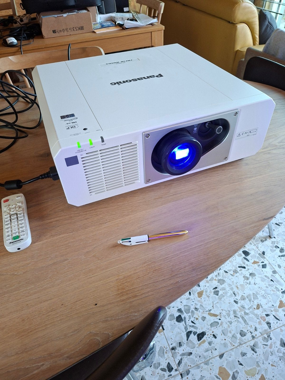 Beamer panasonic nieuw, Audio, Tv en Foto, Beamers, Ophalen