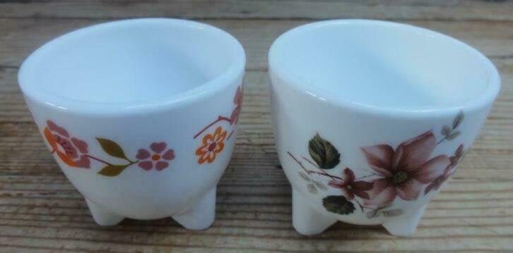 Vintage Arcopal eierdopje op pootjes met roze bloemen, -, Comme neuf, Autres types, Autres styles