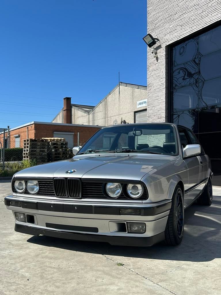 Bmw e30 318 is, Autos, Cuir, Argent ou Gris, Achat, Boîte manuelle