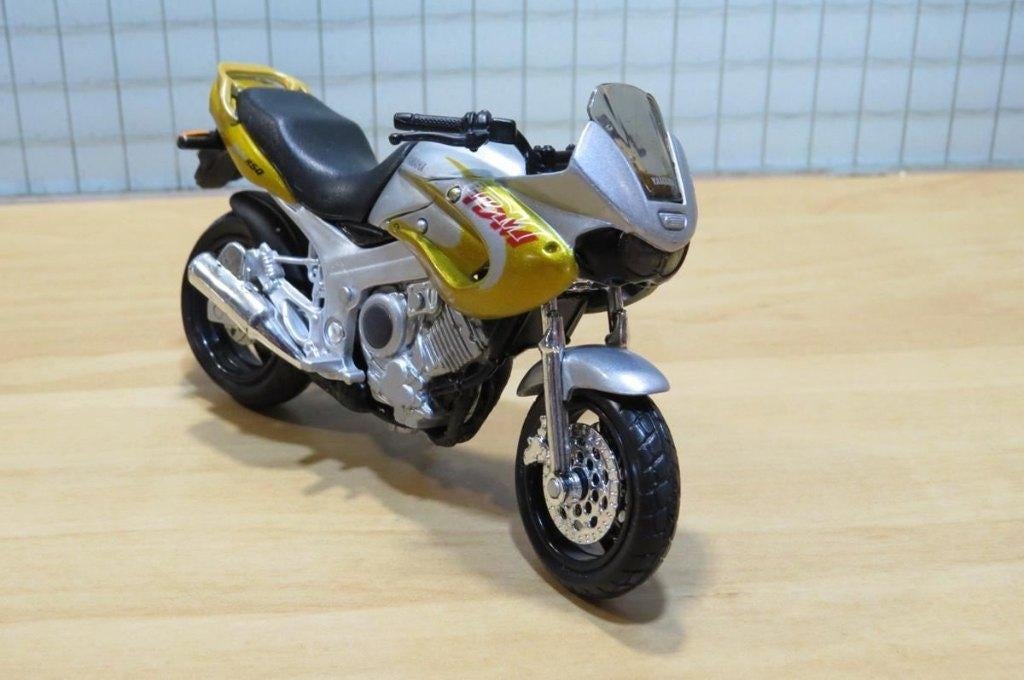 Yamaha TDM850 1:18 los, Enlèvement ou Envoi, Neuf, Moteur, Maisto