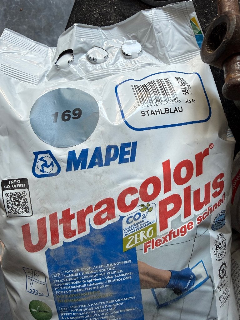 2 zakjes tegelvoegsel van Mapei, Bricolage & Construction, Dalles & Carrelages, Enlèvement, Utilisé