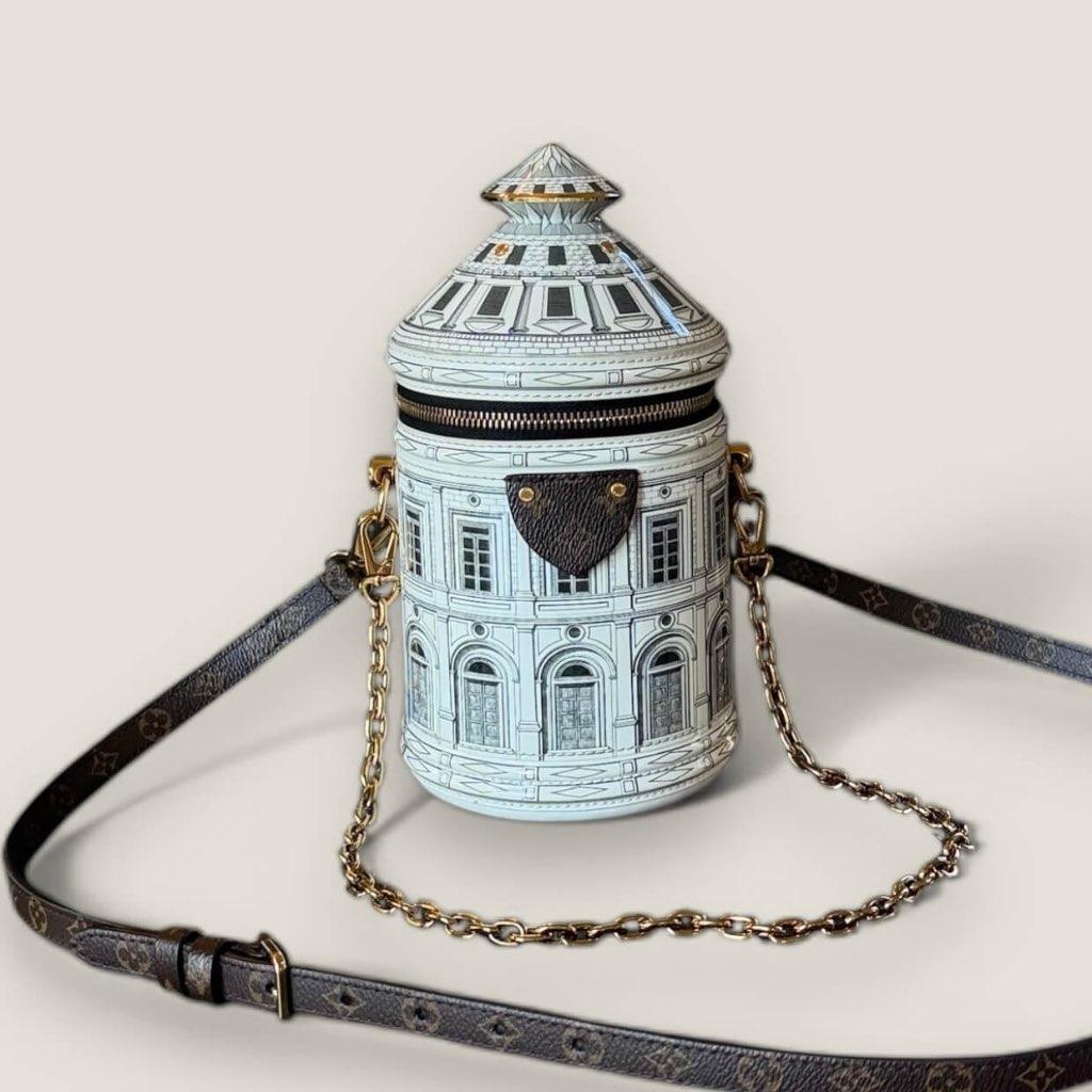 Architecture des vases Louis Vuitton Fornasetti Cannes, Enlèvement ou Envoi, Comme neuf, Blanc, Sac à bandoulière