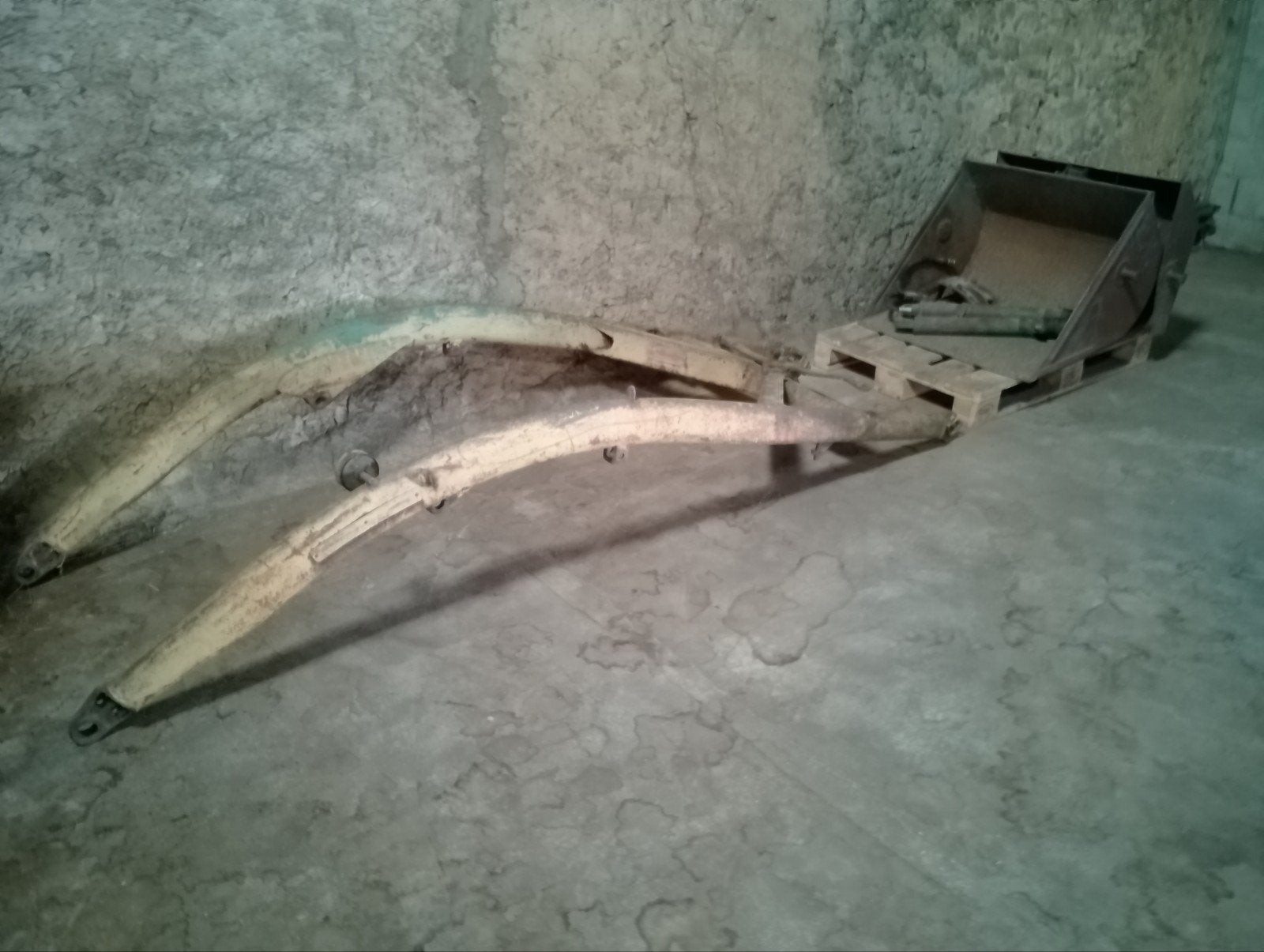 Chargeur tracteur BAAS avec fourche et godet, Enlèvement